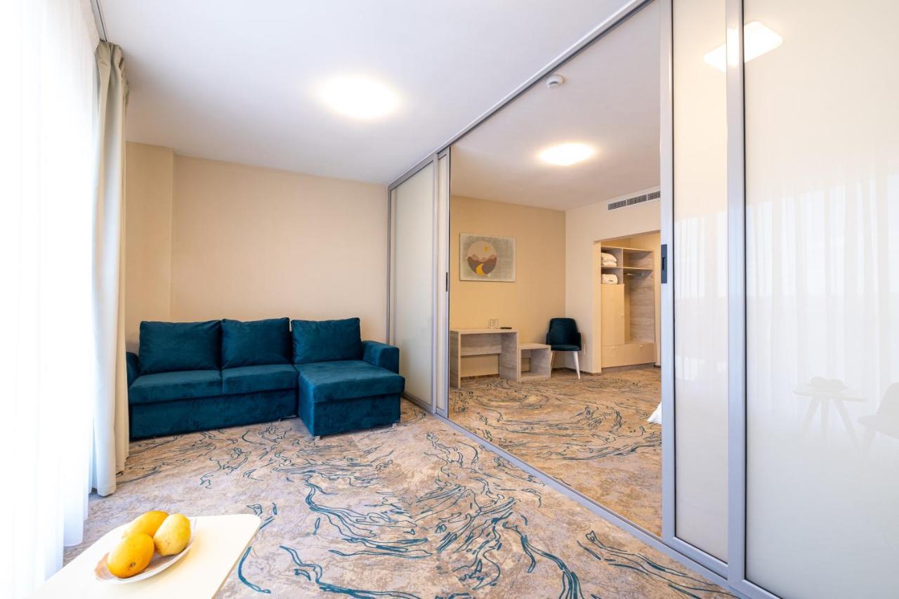 Grand Deluxe Room with sofa and spa access